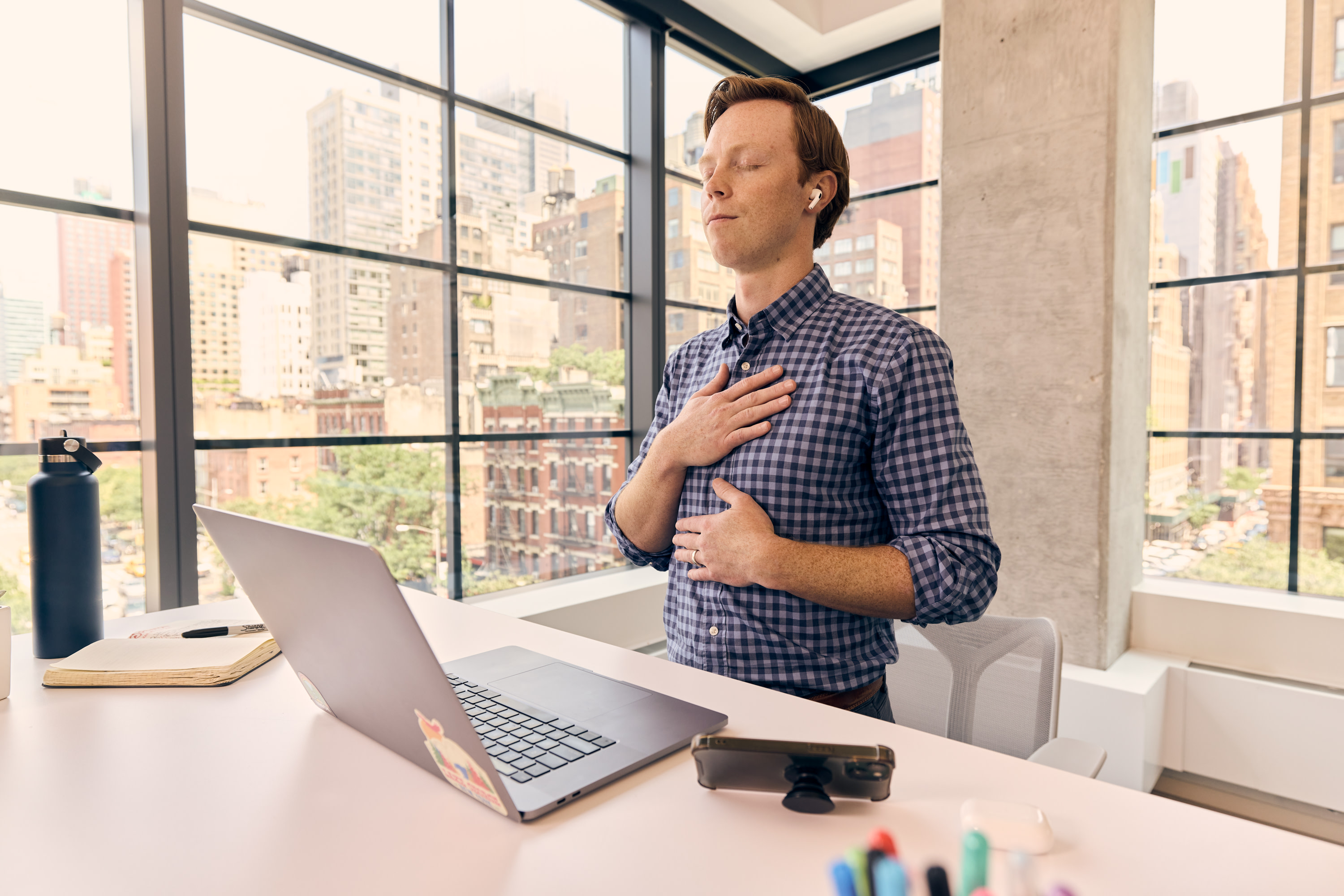 An office worker engaged in a mediation while sitting at a desk