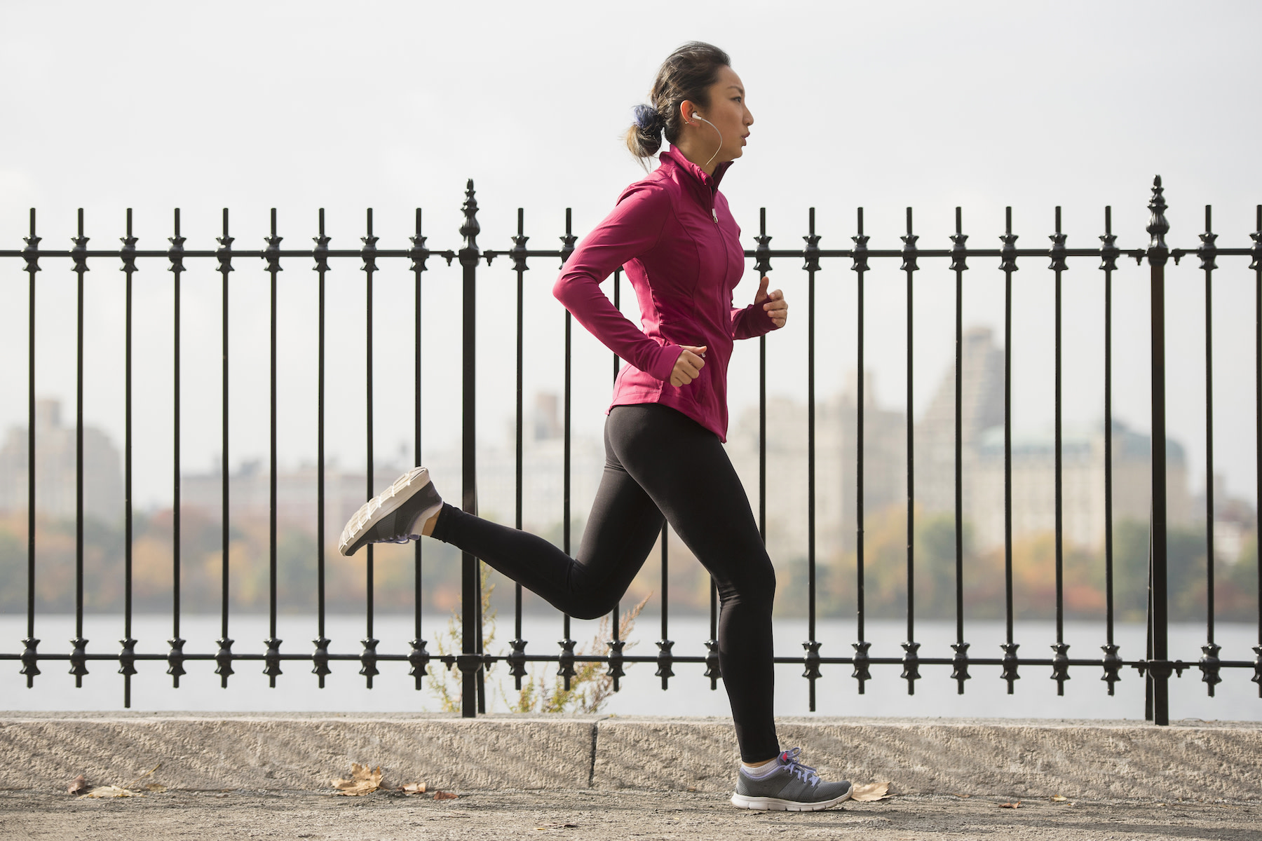 Woman runs outside, why do my legs feel heavy when I run