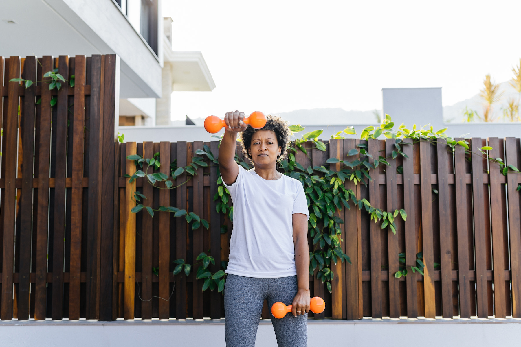 Woman does a low-weight, high-rep workouts with light weights