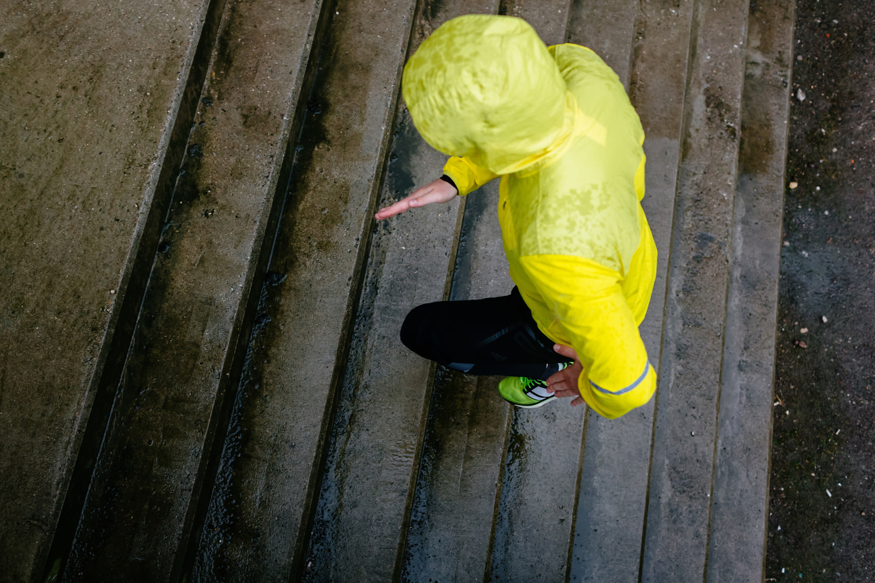 9 Tips for Running in the Rain from Pros