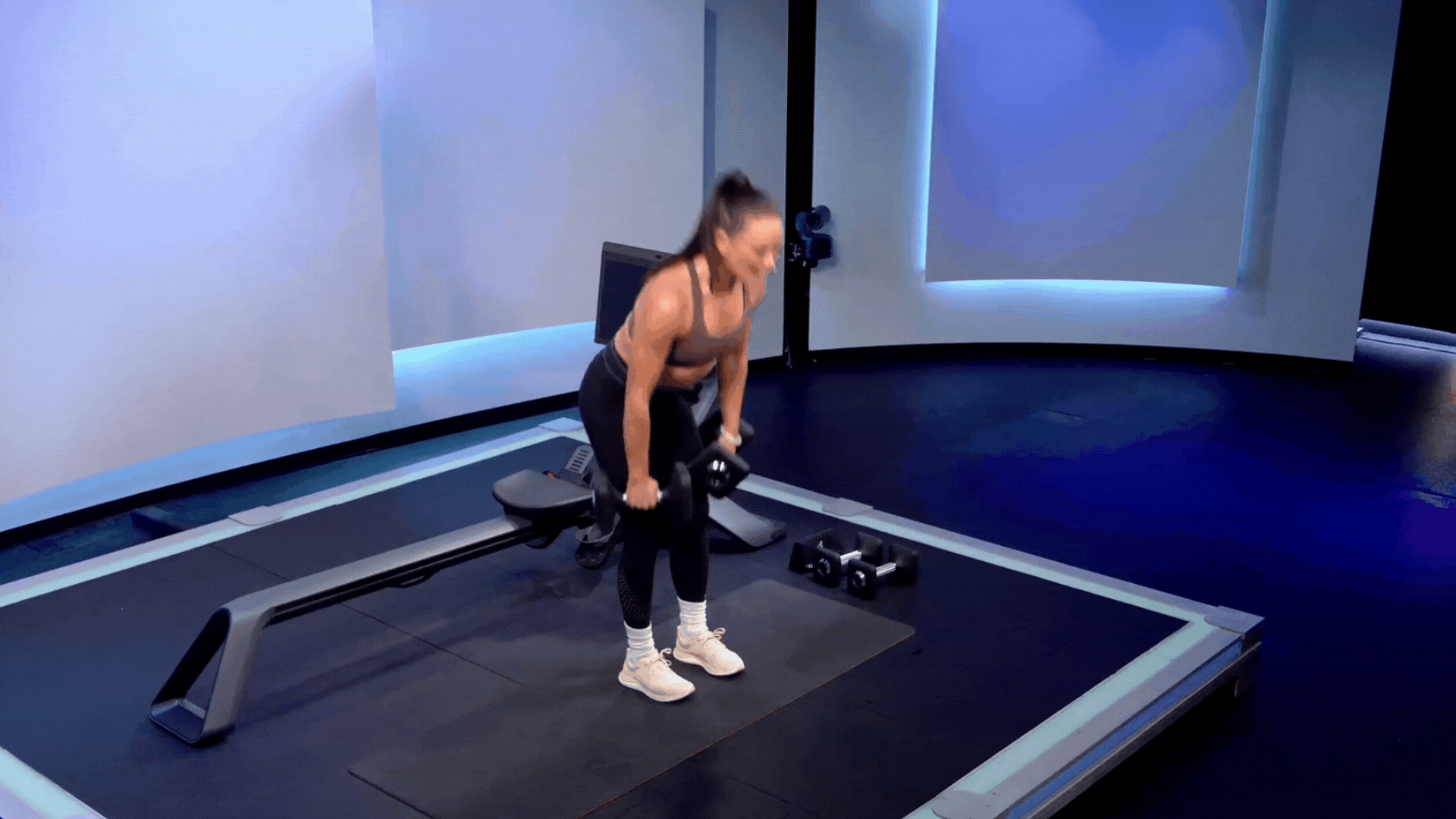 Katie Wang doing a deadlift