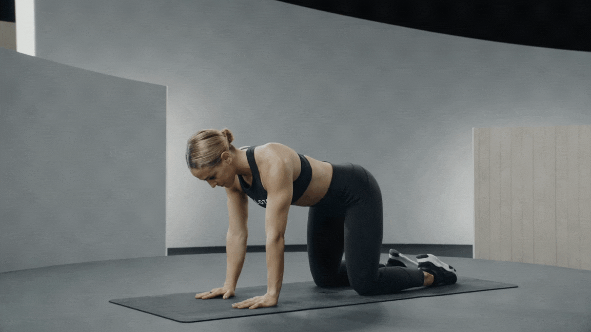 Peloton instructor Jess Sims demonstrates a the bird dog crunch exercise with proper form.