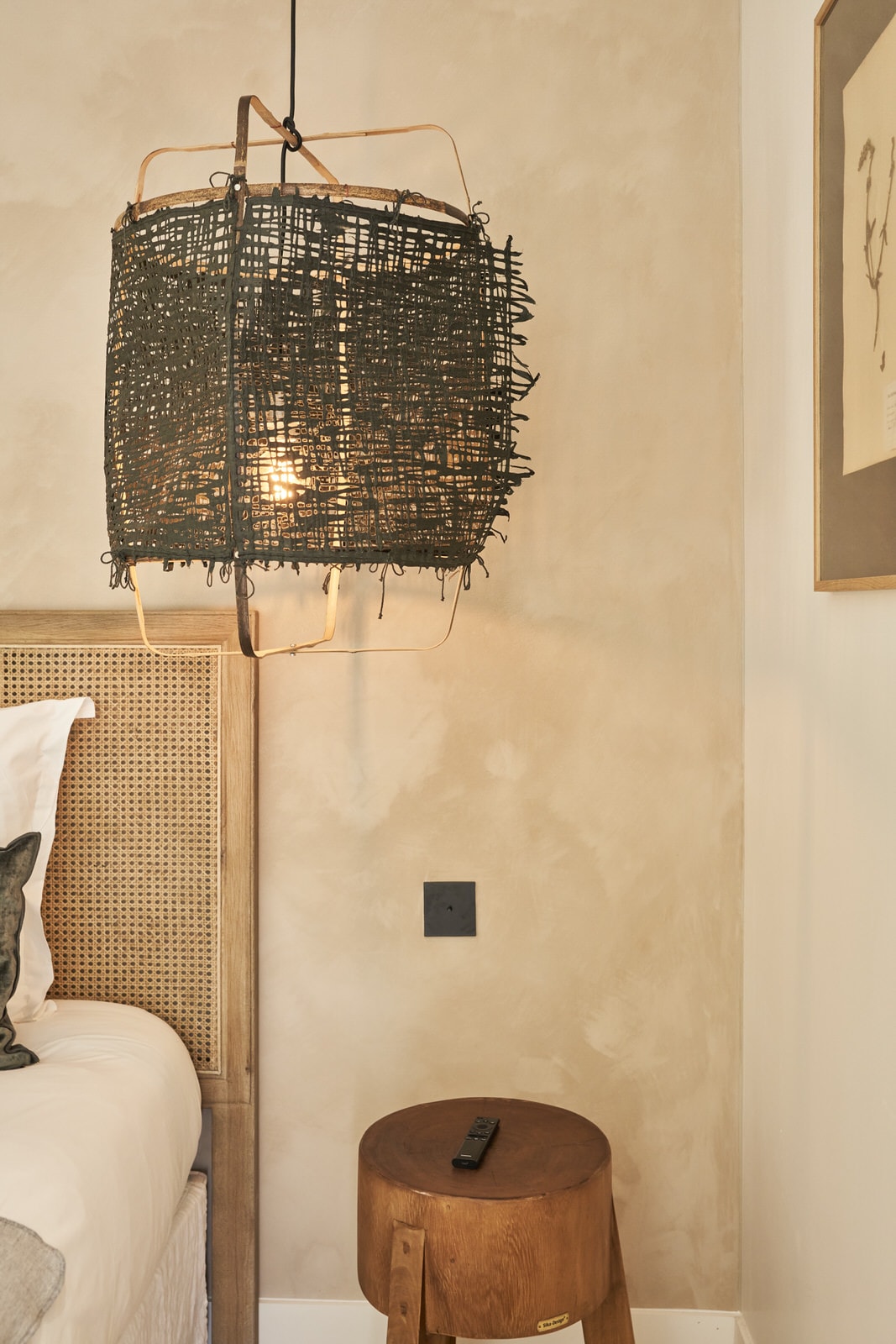 Pénate 4 — Clay beige — bed beside the window
