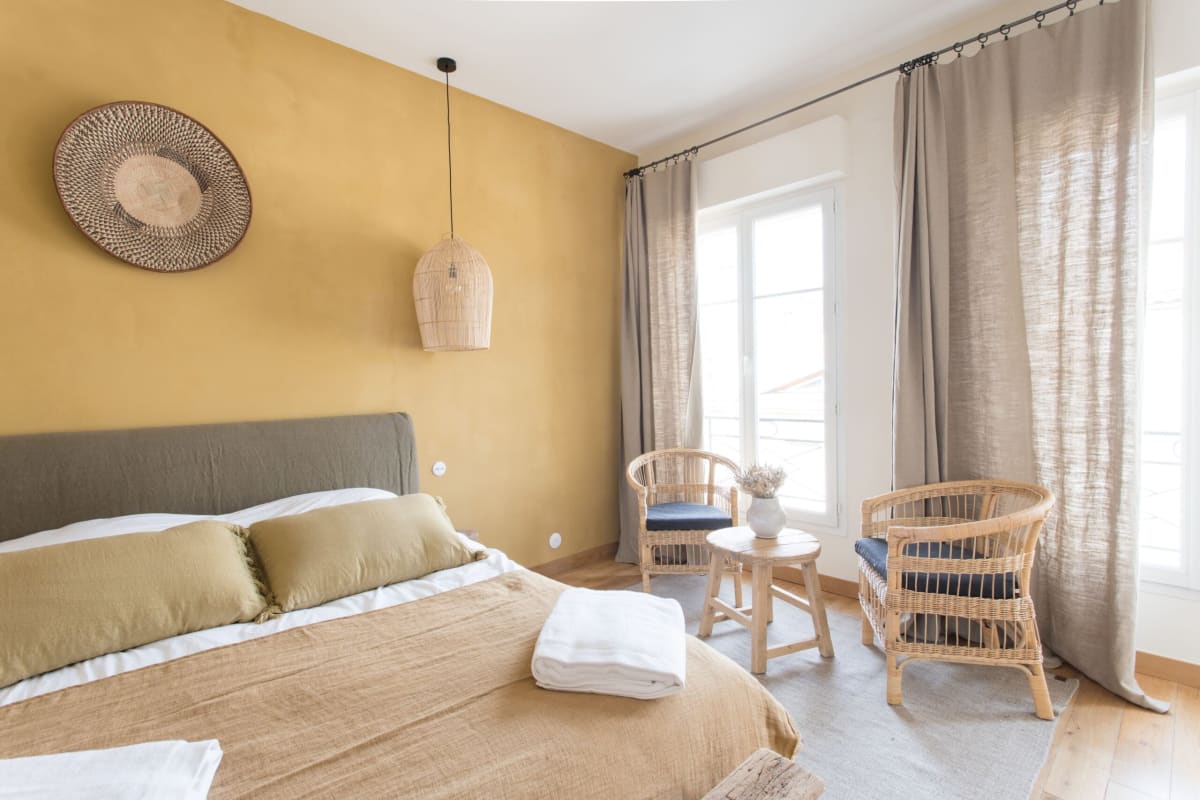 Pénate 2 — Ocre — aménagement de la chambre