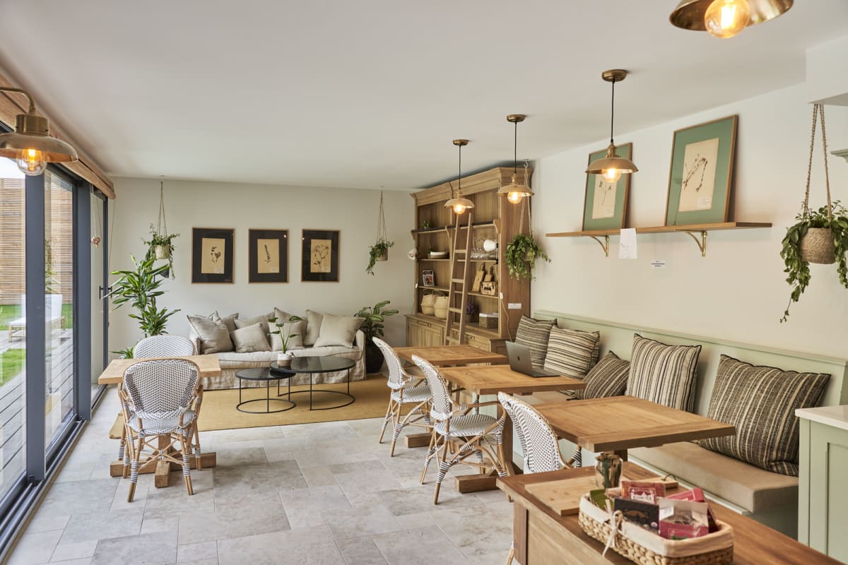 Overview of the shared lounge at Les Pénates Bordelaises