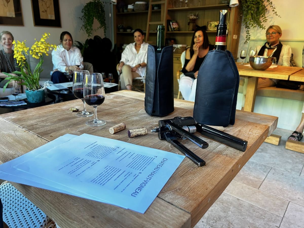 Una cata de vinos en la casa