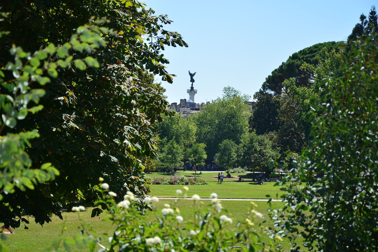 Family enjoying Le Parc Bordelais