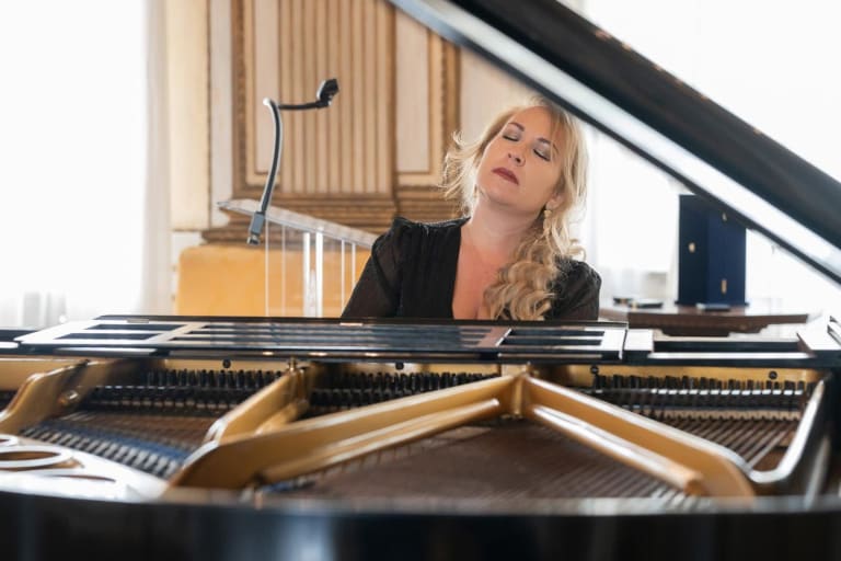 Maria Luisa, piano teacher in Bordeaux