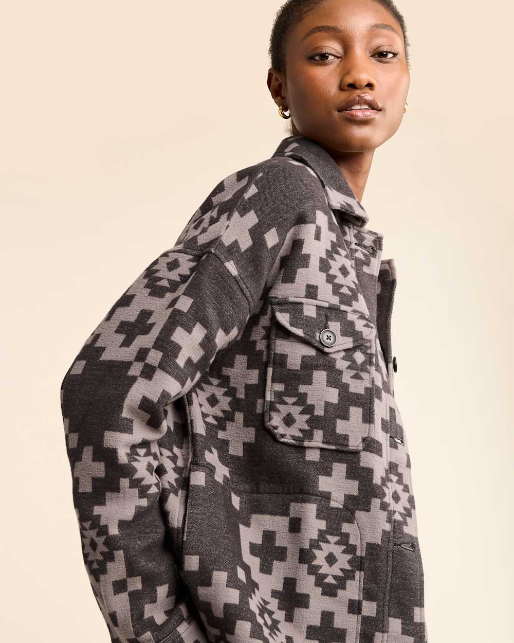 ALTERNATE VIEW OF WOMEN'S DOUBLESOFT SHIRT JACKET IN CHARCOAL TOSSED CROSS image number 4