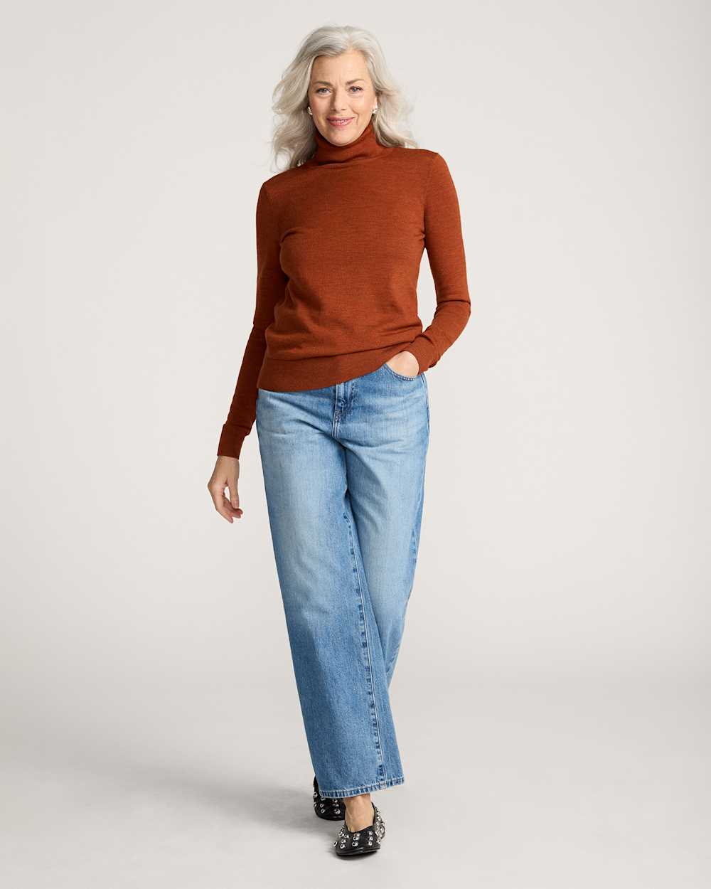 ALTERNATE VIEW OF WOMEN'S MERINO TURTLENECK IN ARABIAN SPICE HEATHER image number 4
