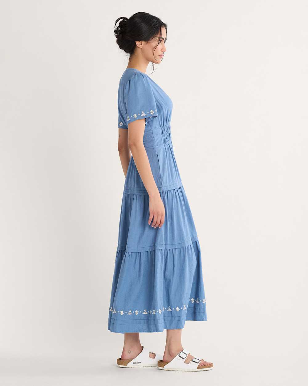 ALTERNATE VIEW OF WOMEN'S PENELOPE LINEN DRESS IN DUSTY BLUE image number 4
