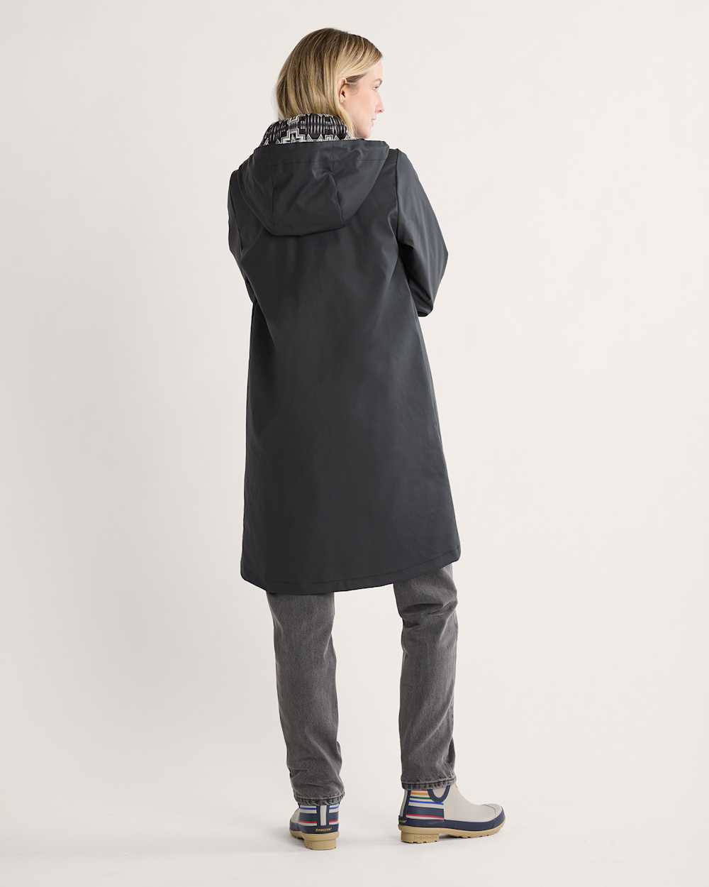 ALTERNATE VIEW OF WOMEN'S VICTORIA RAIN SLICKER IN BLACK image number 2