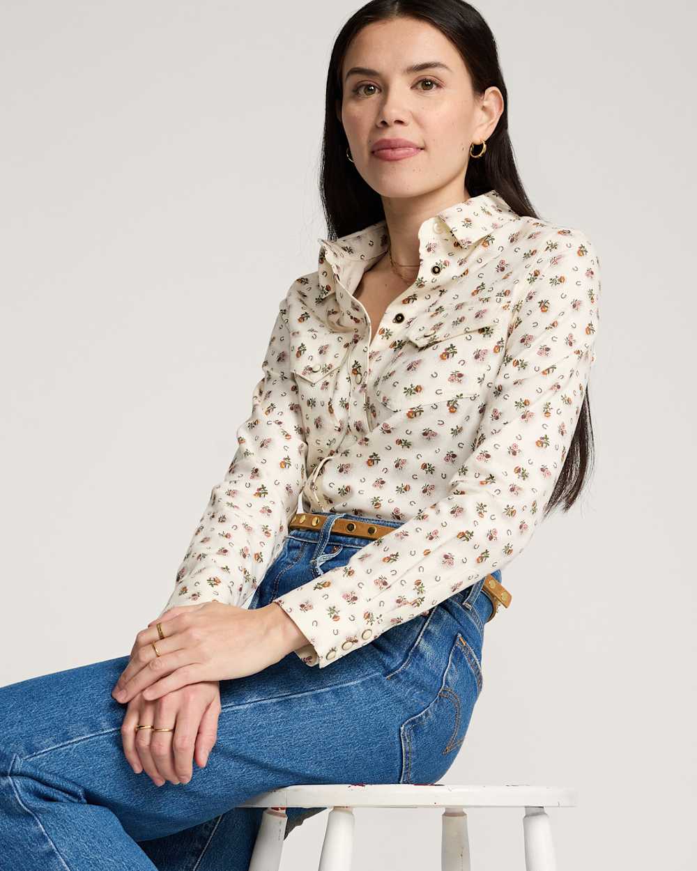 WOMEN'S FLORAL COTTON TWILL GAMBLER SHIRT IN ECRU image number 1
