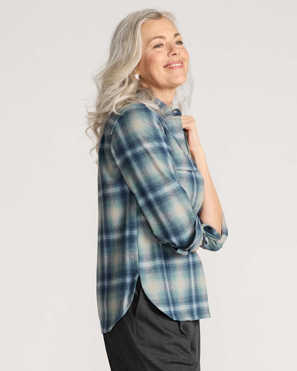 ALTERNATE VIEW OF WOMEN'S PLAID BOARD SHIRT IN BLUE/WHITE OMBRE image number 2