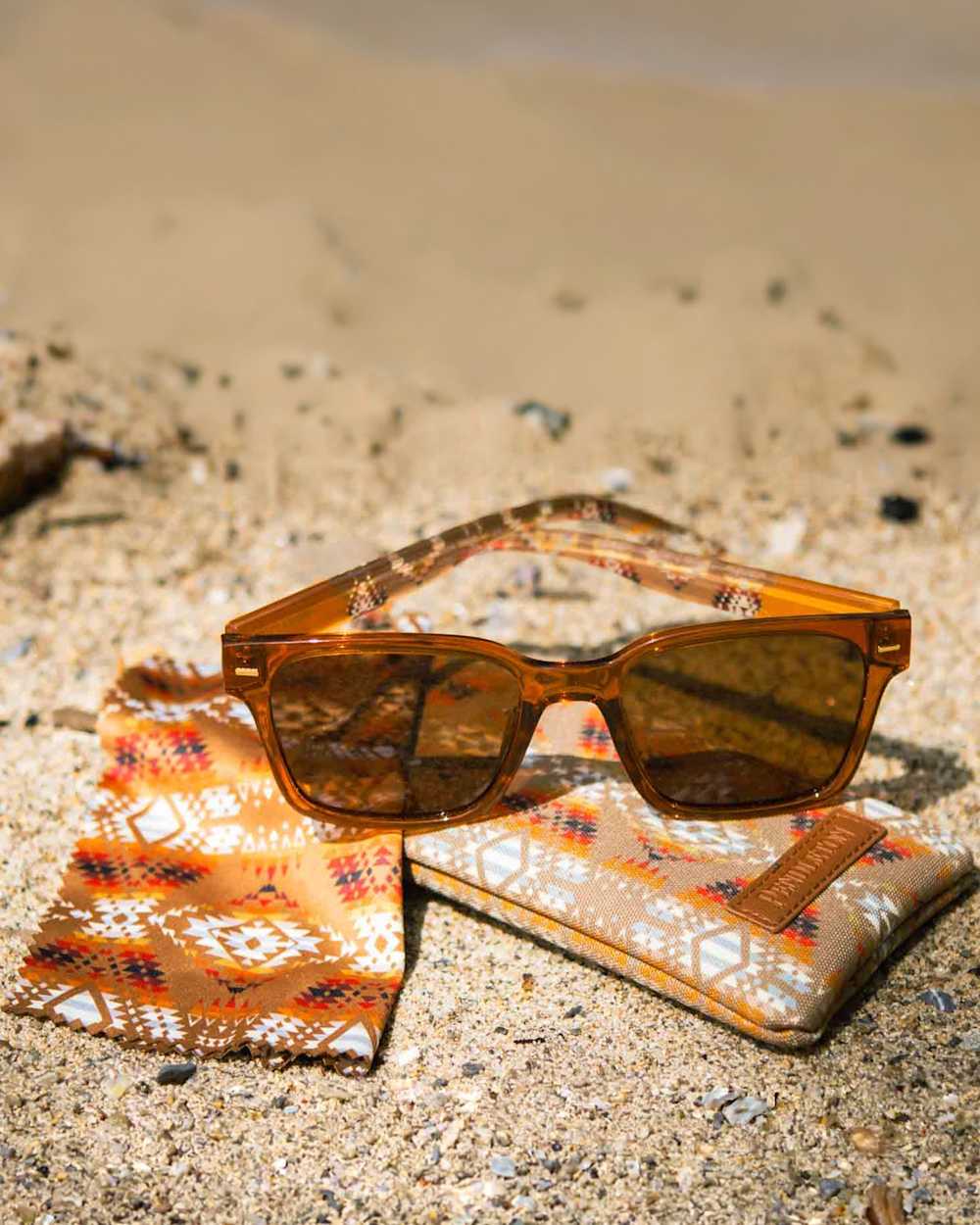 ALTERNATE VIEW OF SHWOOD X PENDLETON COBY POLARIZED SUNGLASSES IN BROWN CRYSTAL/TRAIL image number 4