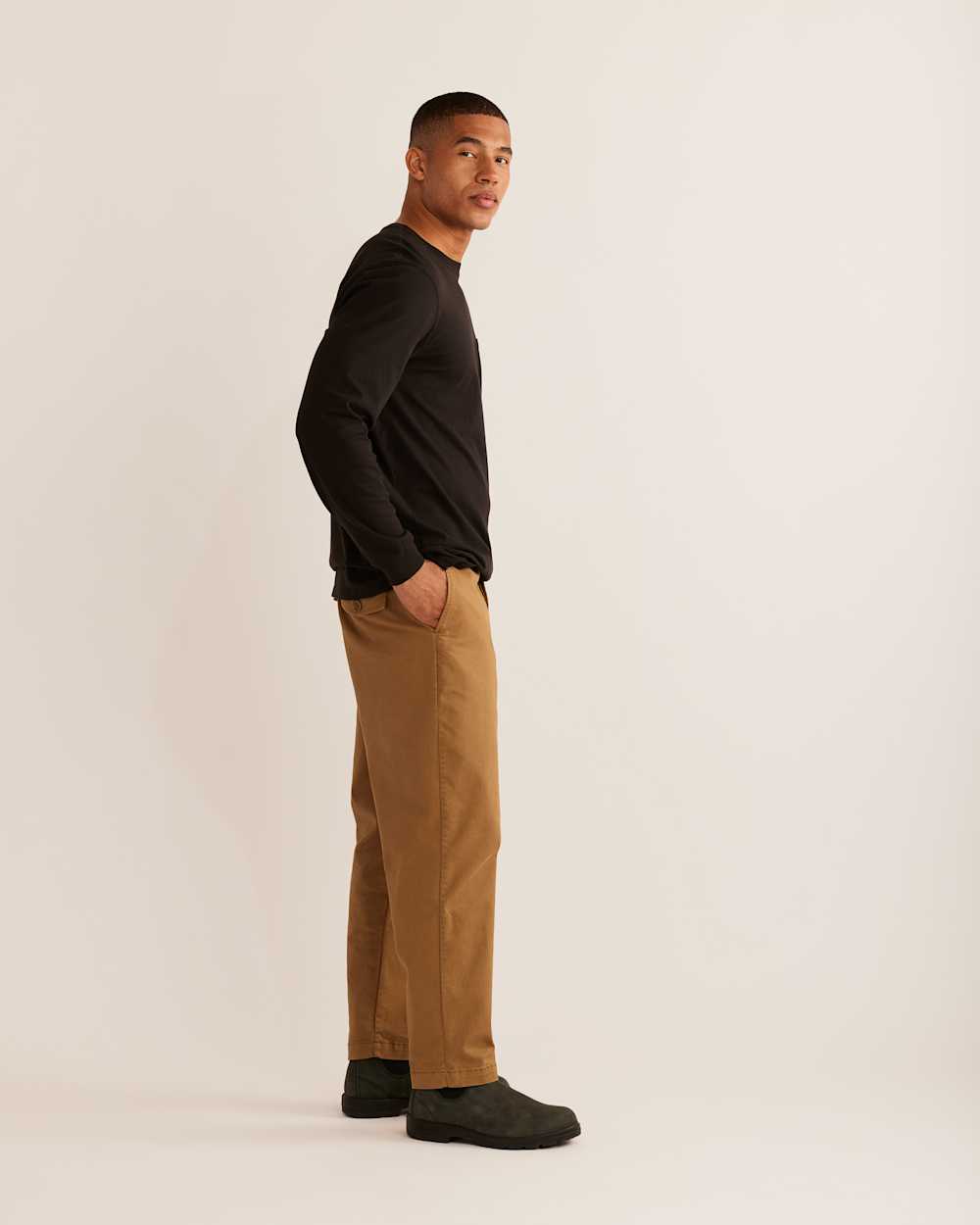 ALTERNATE VIEW OF MEN'S LONG-SLEEVE DESCHUTES POCKET TEE IN BLACK image number 2