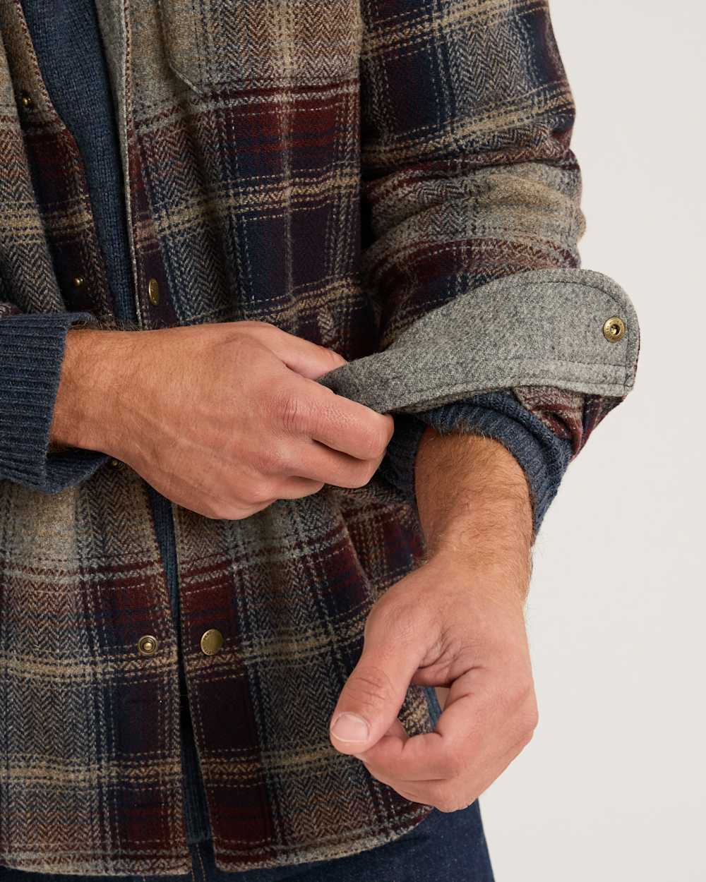 ALTERNATE VIEW OF MEN'S PLAID FOREST SHIRT JACKET IN MAROON/NAVY image number 4