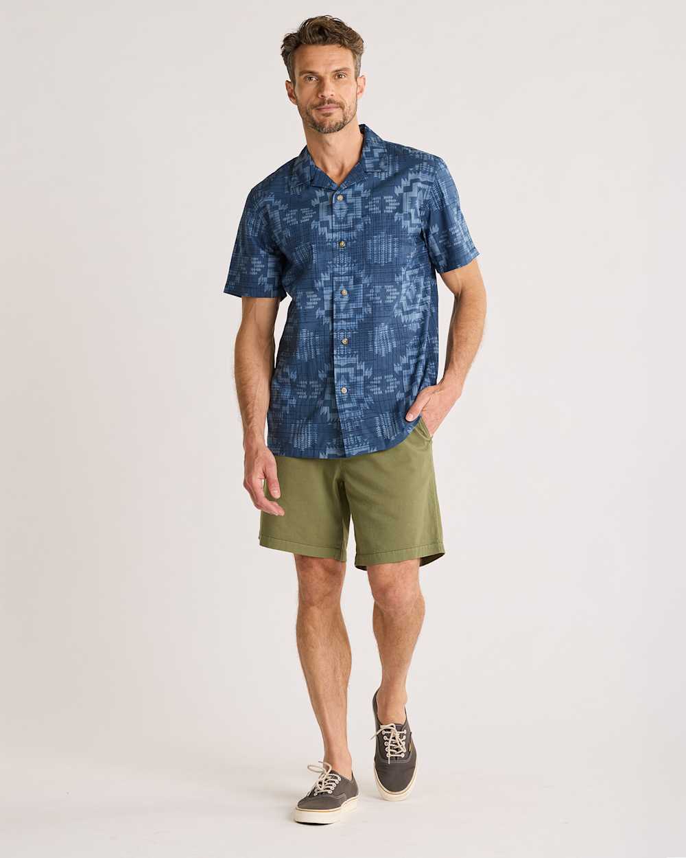 ALTERNATE VIEW OF MEN'S ALOHA COTTON CAMP SHIRT IN NAVY HARDING image number 4
