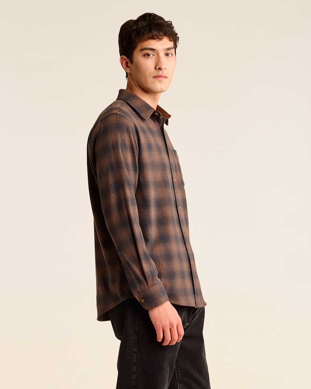 ALTERNATE VIEW OF MEN'S PLAID MERINO LODGE SHIRT IN SLATE/TAN image number 2