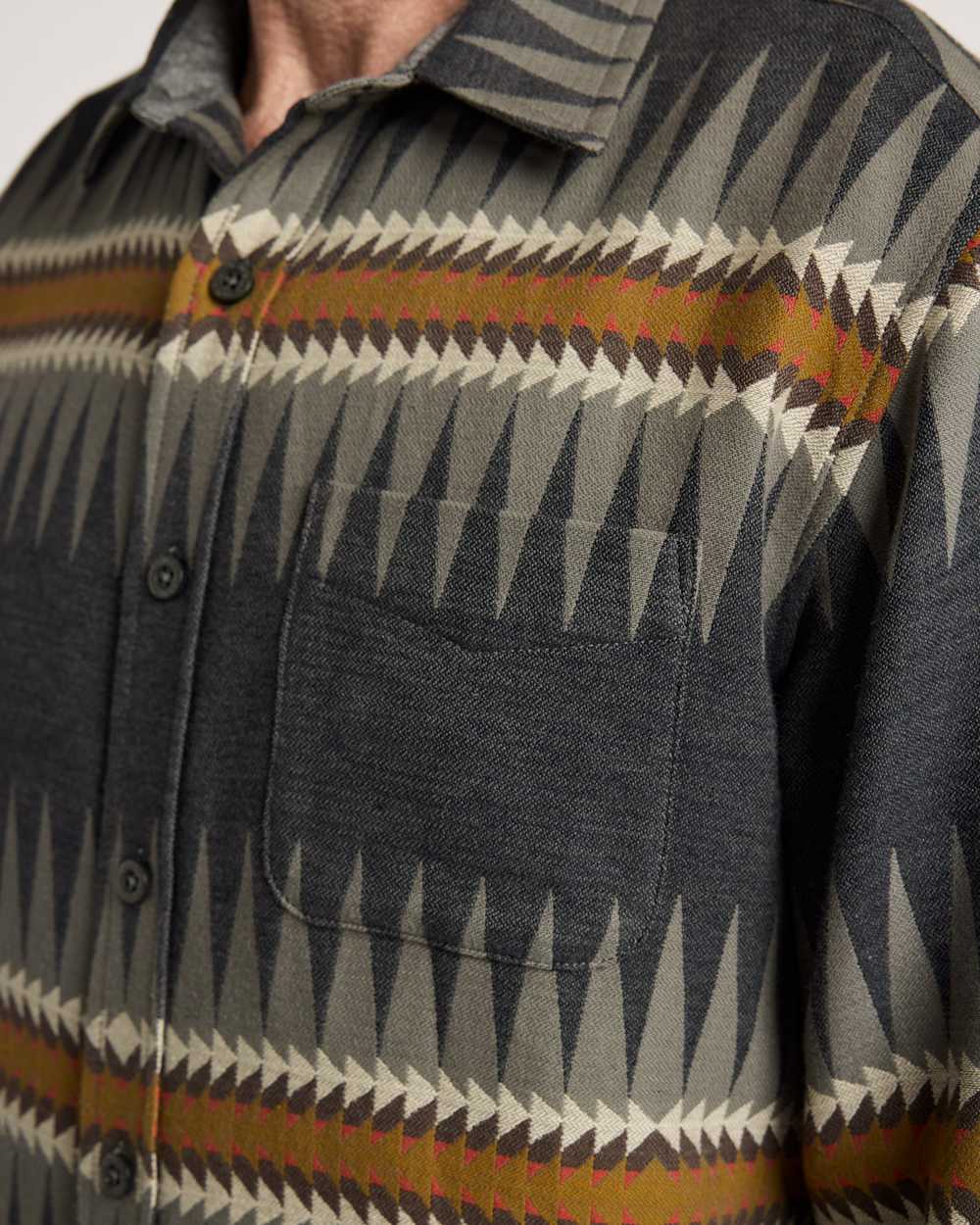 ALTERNATE VIEW OF MEN'S SAWTOOTH COTTON CHAMOIS SHIRT IN CHARCOAL image number 5