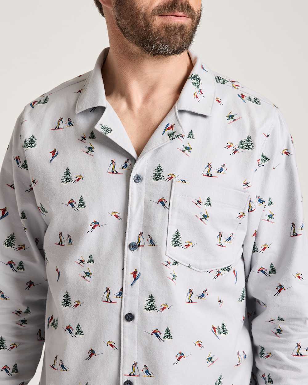 ALTERNATE VIEW OF MEN'S SKI PRINT FLANNEL PAJAMA SET IN GREY image number 4