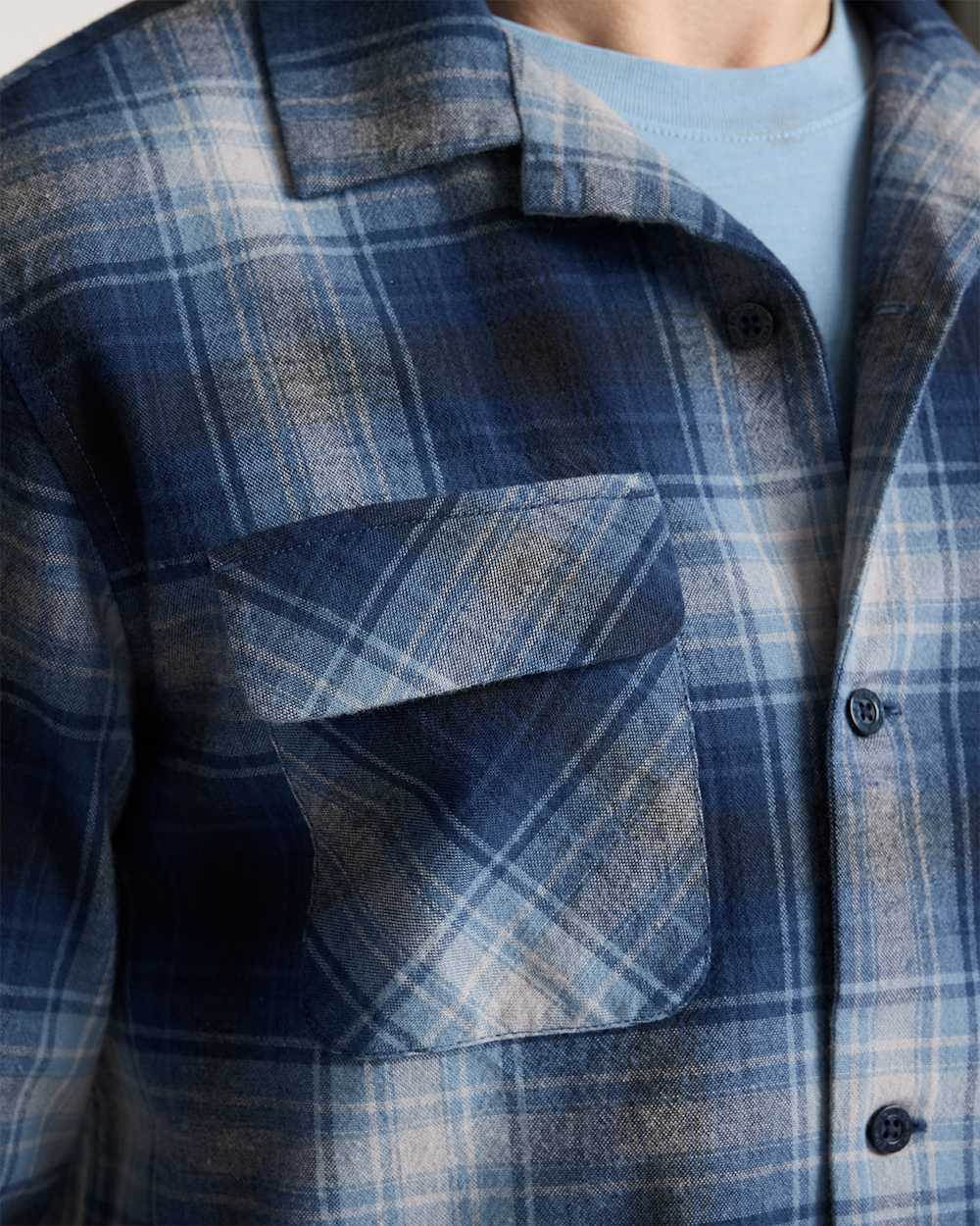 ALTERNATE VIEW OF LONG-SLEEVE PLAID COTTON BOARD SHIRT IN NAVY/GREY PLAID image number 4