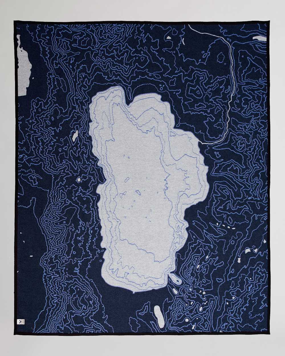 ALTERNATE VIEW OF LAKE TAHOE TOPOGRAPHICAL BLANKET IN IVORY/BLUE MULTI image number 2