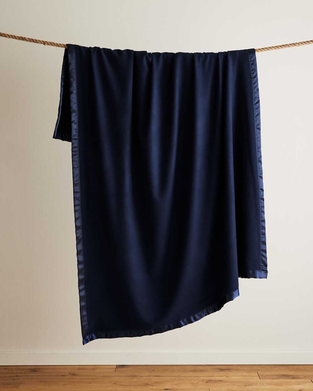 HEIRLOOM CLASSIC MERINO BLANKET IN NAVY image number 1