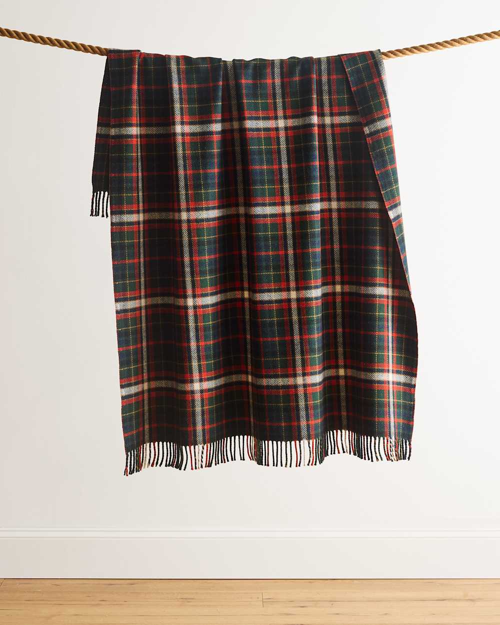 FIRESIDE THROW IN LAUREL GREEN/RED image number 1