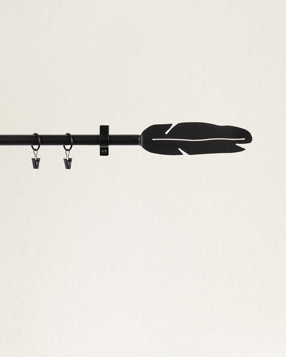 TEXTILE HANGER IN FEATHERS image number 1