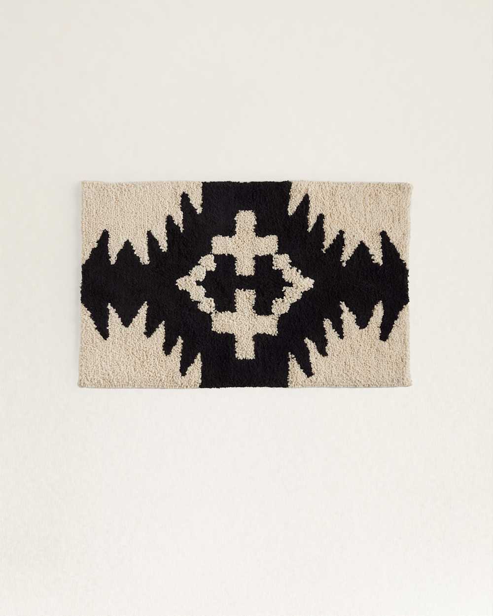 ALTERNATE VIEW OF SPIDER ROCK BATH RUG IN BLACK/WHITE image number 3