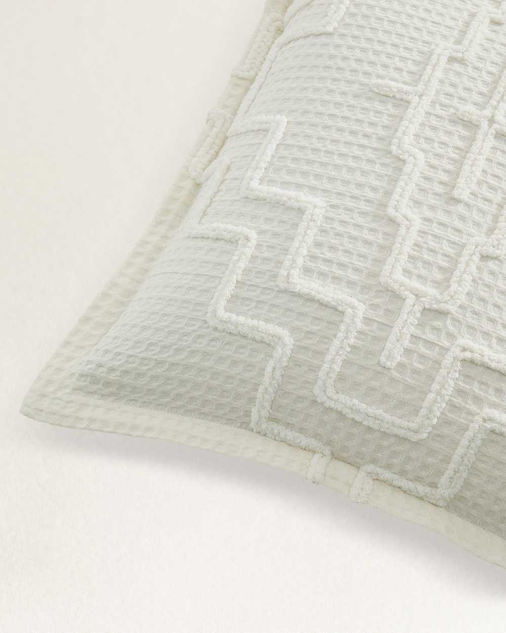 ALTERNATE VIEW OF KIVA STEPS COMFORTER SET IN IVORY image number 3