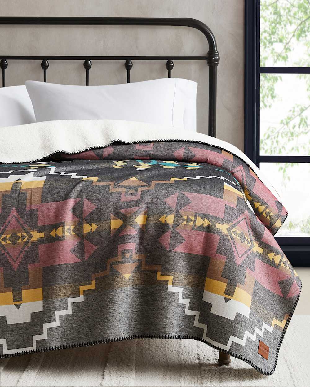ALTERNATE VIEW OF FOUR CORNERS SHERPA THROW IN BLACK MULTI image number 4