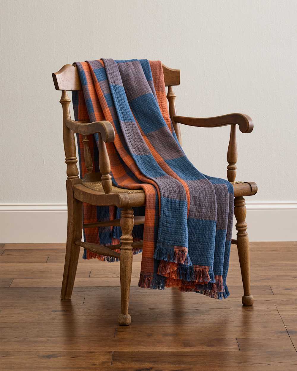 ALTERNATE VIEW OF BLOCK PLAID ORGANIC COTTON FRINGED THROW IN COPPER/INDIGO image number 5