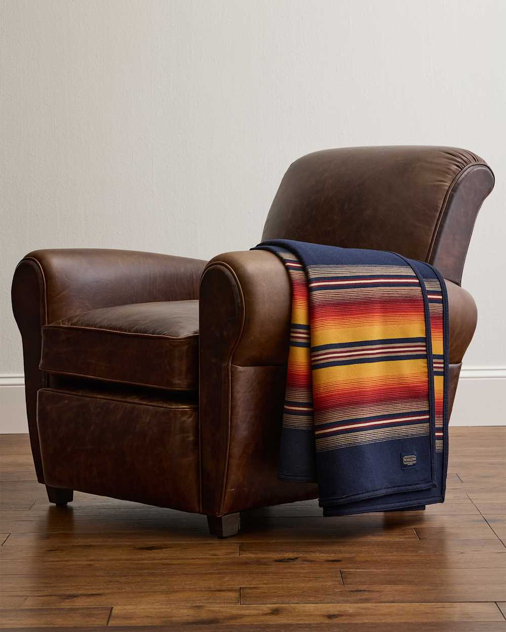 ALTERNATE VIEW OF SERAPE ROBE IN NAVY image number 4