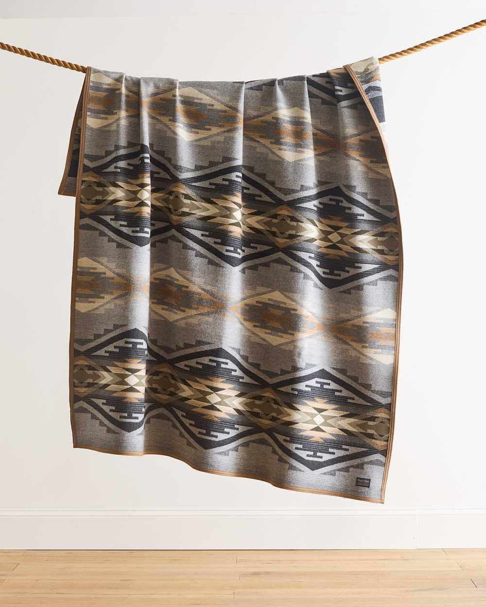 ALTERNATE VIEW OF TUMALO RIDGE BLANKET IN GREY MULTI image number 5
