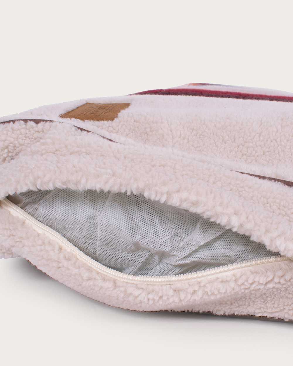 ALTERNATE VIEW OF SERAPE PET BED - NAPPER IN ROSEWOOD image number 5