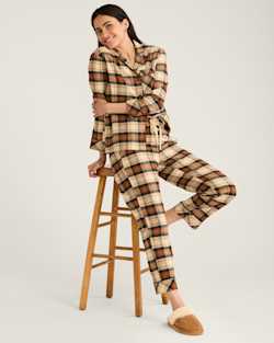 ALTERNATE VIEW OF WOMEN'S PLAID FLANNEL PAJAMA SET IN TAN/BLACK/BRICK image number 5