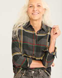 ALTERNATE VIEW OF WOMEN'S PLAID BOYFRIEND DOUBLEBRUSHED FLANNEL SHIRT IN BLACK MULTI image number 4