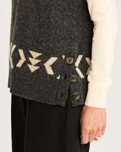ALTERNATE VIEW OF WOMEN'S RELAXED FIT LAMBSWOOL VEST IN BLACK/IRISH CREAM image number 4