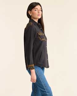 ALTERNATE VIEW OF WOMEN'S HARDING UTILITY SHIRT IN GREY/MAROON TWILL image number 2
