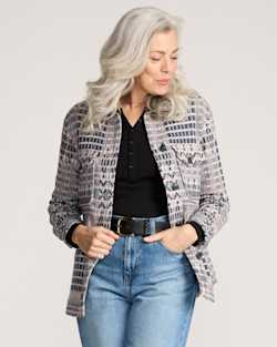 ALTERNATE VIEW OF TEXTURED WOOL SHIRT JACKET IN NAVY/PINK image number 4