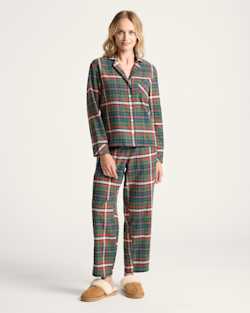 WOMEN'S PLAID FLANNEL PAJAMA SET IN GREEN MULTI image number 1