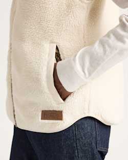 ALTERNATE VIEW OF WOMEN'S LAUREL FLEECE VEST IN BONE image number 5