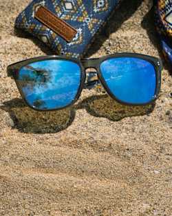 ALTERNATE VIEW OF SHWOOD X PENDLETON KEGON POLARIZED SUNGLASSES IN EMERALD CRYSTAL/NAVY TRAIL image number 4