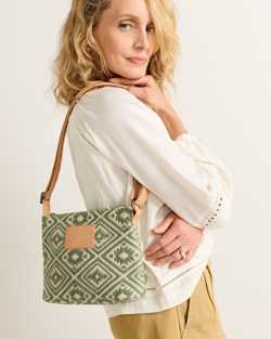 ALTERNATE VIEW OF BAYSIDE COTTON CROSSBODY IN EMERALD CREEK image number 2