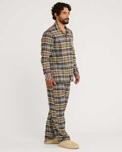 ALTERNATE VIEW OF MEN'S PLAID FLANNEL PAJAMA SET IN NAVY/OCHRE image number 2