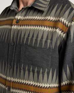 ALTERNATE VIEW OF MEN'S SAWTOOTH COTTON CHAMOIS SHIRT IN CHARCOAL image number 5