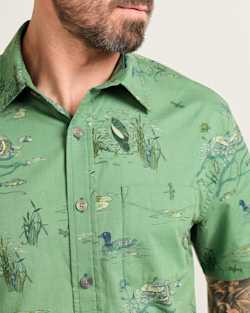 ALTERNATE VIEW OF MEN'S SHORT-SLEEVE SHORELINE COTTON SHIRT IN GREEN LAKESIDE image number 4
