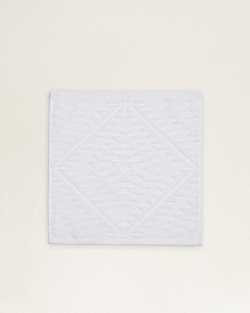 ALTERNATE VIEW OF RANCHO ARROYO TOWEL COLLECTION IN BRIGHT WHITE image number 4